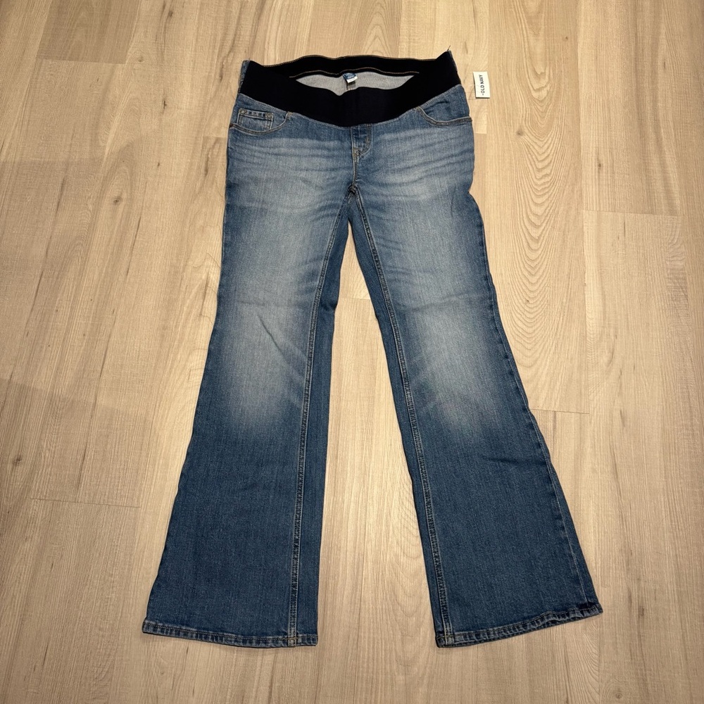 Old Navy maternity Front Low Panel Flare jeans. NWT Medium Wash size 10 regular